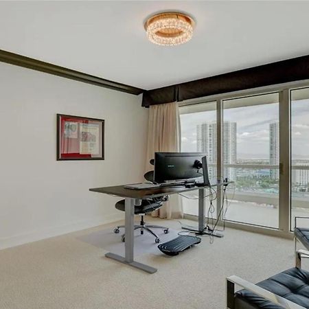 Stunning Four Bedroom Fully Professionally Remodeled Apartment Las Vegas Exteriör bild